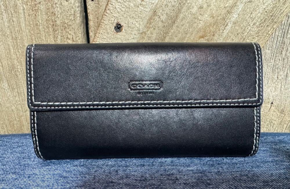 Coach Black Leather Turn Lock Continental Wallet Includes Checkbook Cover